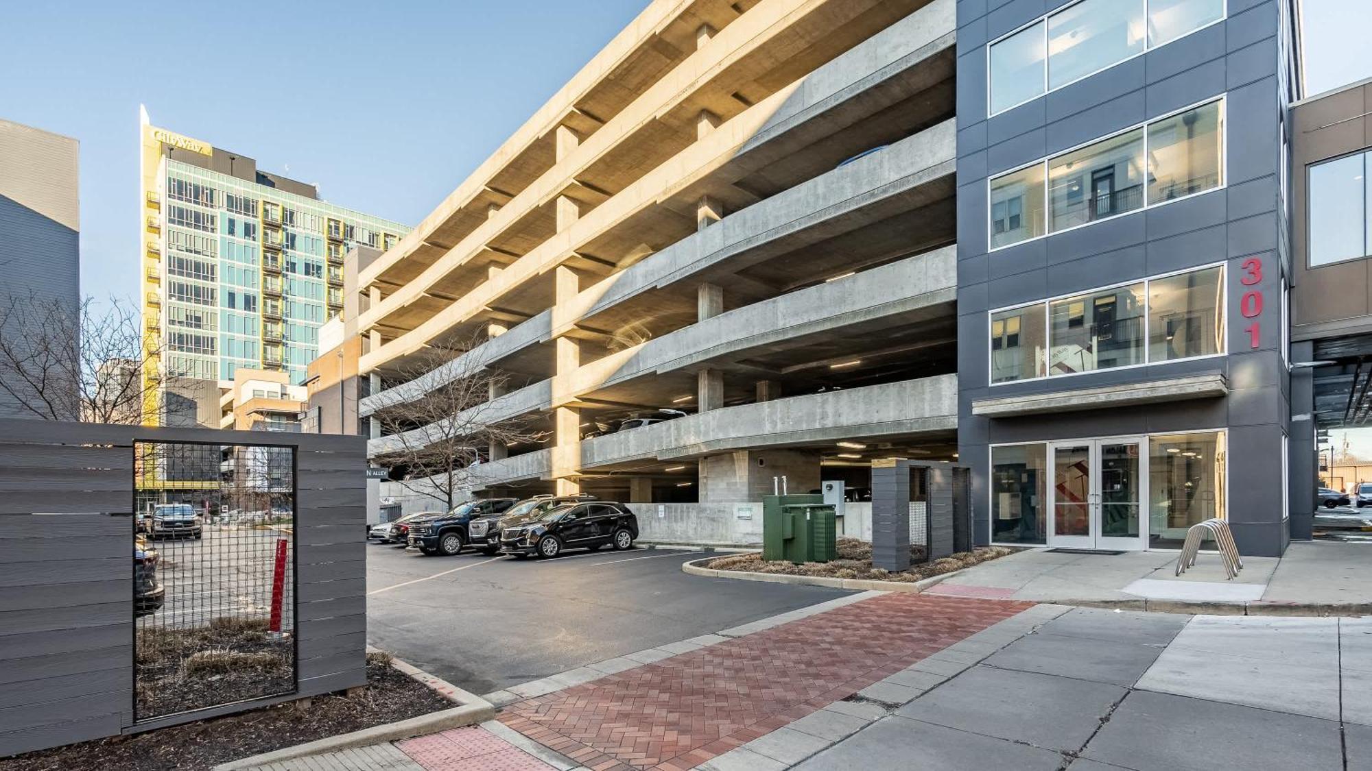 Free Parking Gym & Pool Downtown At Cityway Індіанаполіс Екстер'єр фото